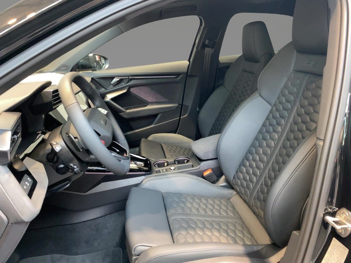 Audi RS 3 Lim DYNAMIK KERAMIK PANO LEDER 290KM/H 5J. foto 7
