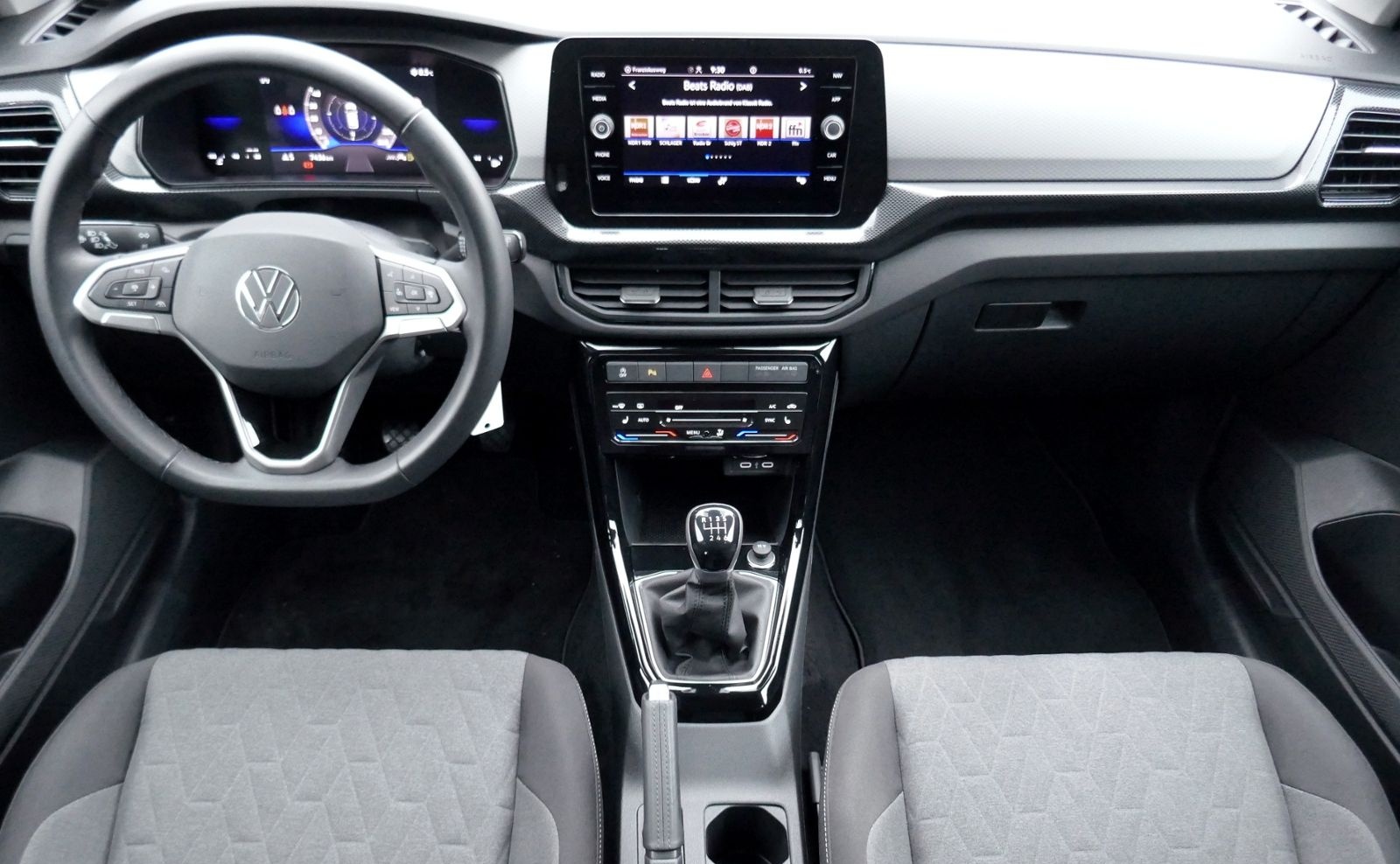 Volkswagen T-Cross Life 1.0 TSI | LED PDC ACC Navi App foto 11