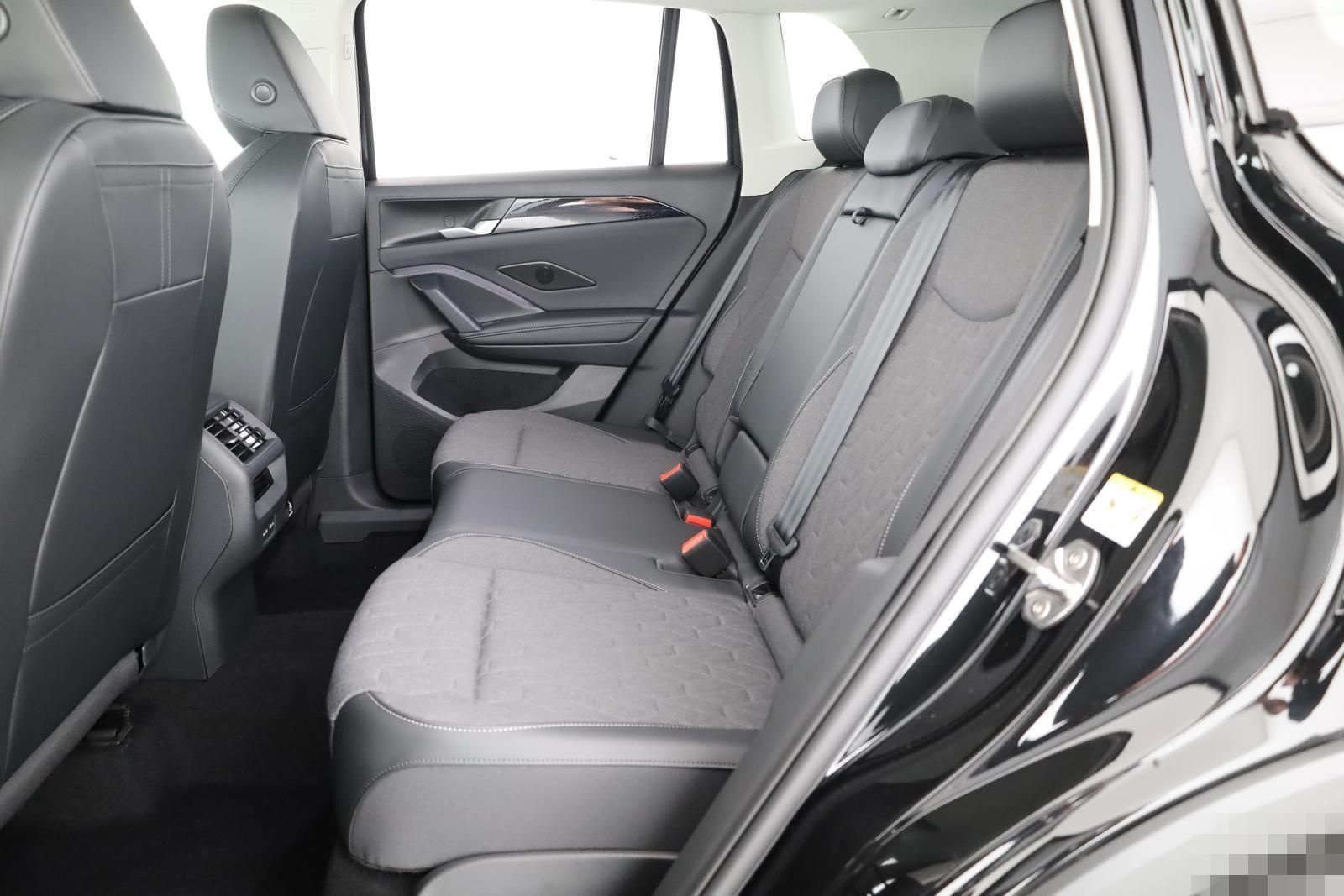 Volkswagen Tiguan 1.5 eTSI 110 kW Life DSG Life, Navi, A... foto 10