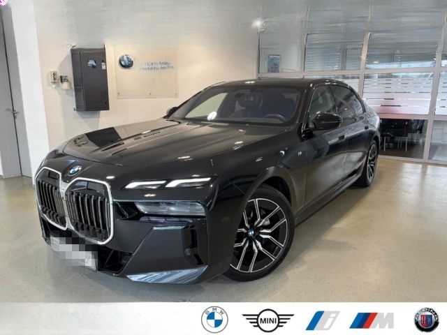 BMW 740 d xDrive M Sport PanoSky StHzg IconGl Aktivl