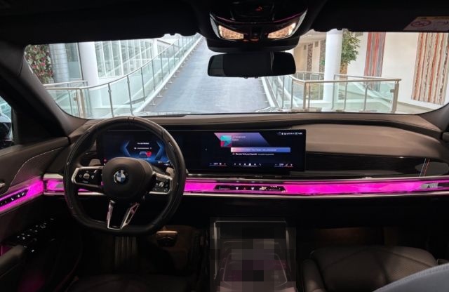 BMW 740 d xDrive M Sport PanoSky StHzg IconGl Aktivl foto 6
