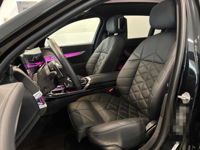 BMW 740 d xDrive M Sport PanoSky StHzg IconGl Aktivl foto 7