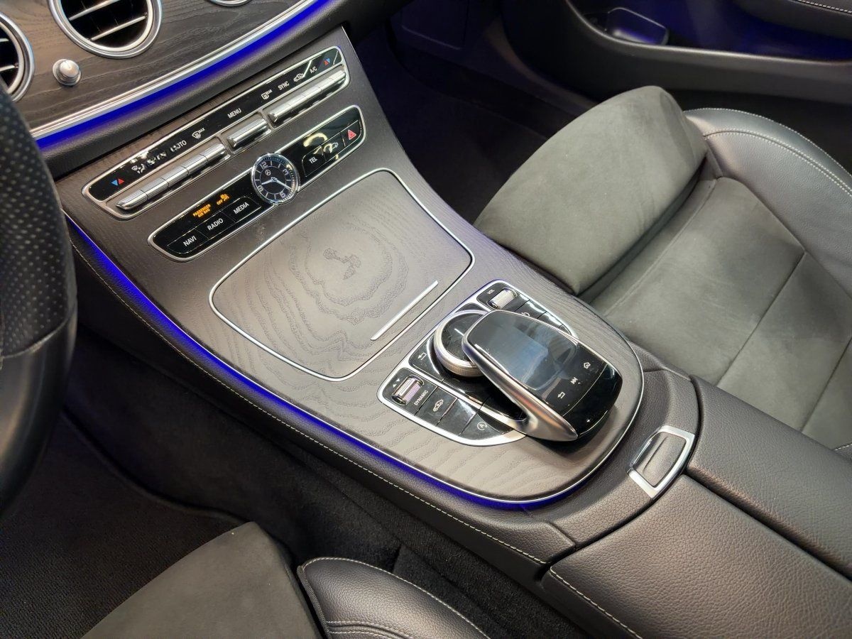 Mercedes-Benz E 400 d 4M T AMG Line HeadUp|MBeam|CarPlay|Kam foto 15