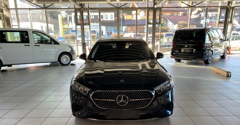 Mercedes-Benz E 220 d T Avantgarde Int/Ext Standhzg Distronic foto 2