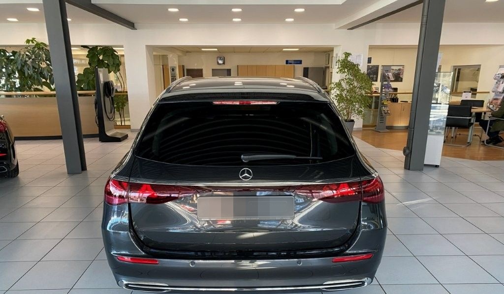 Mercedes-Benz E 220 d T Avantgarde Int/Ext Standhzg Distronic foto 6