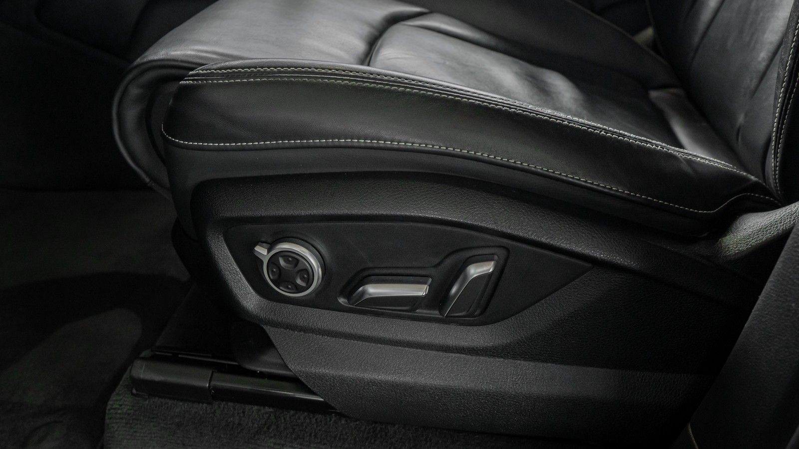 Audi SQ7 4.0TDI QUATTRO*7SITZER*ACC*SPUR*TOT*KAM*LUFT foto 17