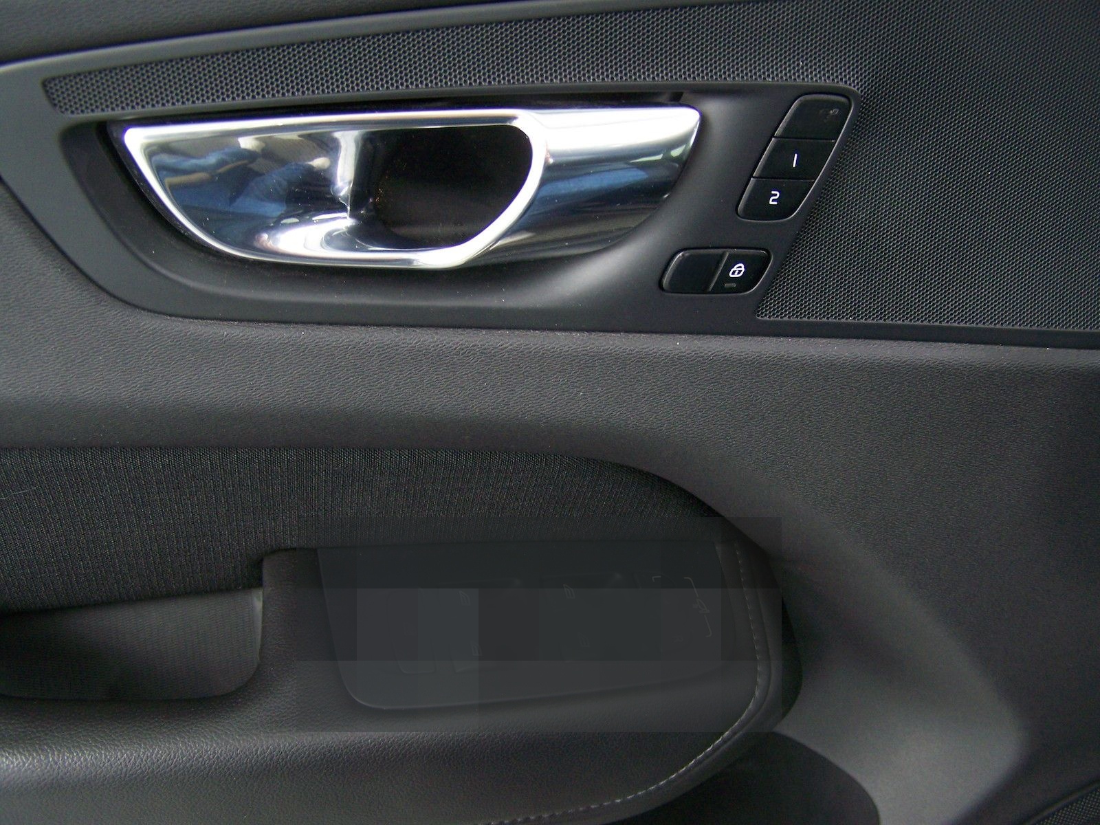 Volvo XC60 D4 Momentum Pro AUTOM LED+NAV+AMB+KAM+PDC foto 11