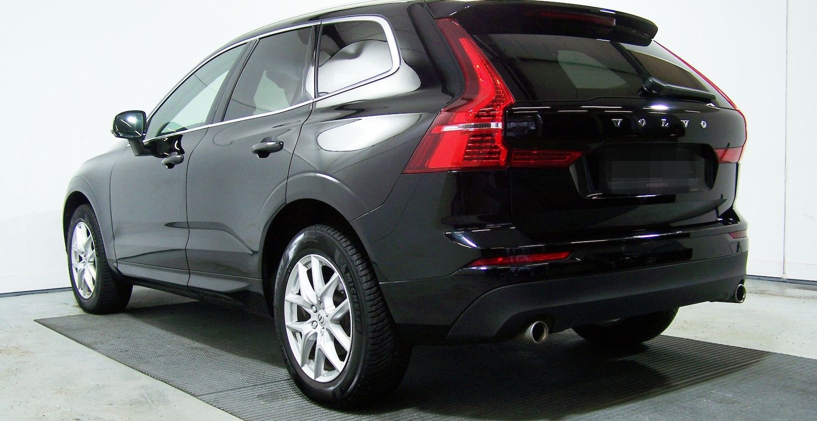 Volvo XC60 D4 Momentum Pro AUTOM LED+NAV+AMB+KAM+PDC foto 12