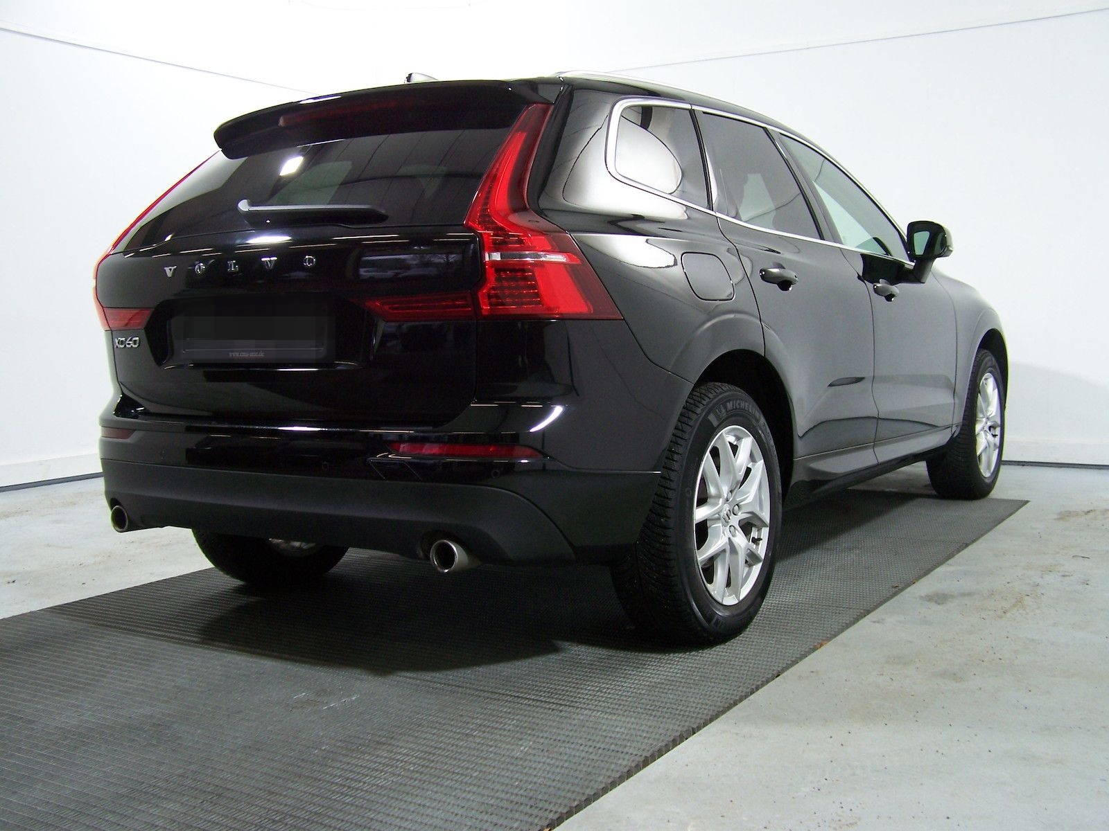 Volvo XC60 D4 Momentum Pro AUTOM LED+NAV+AMB+KAM+PDC foto 14