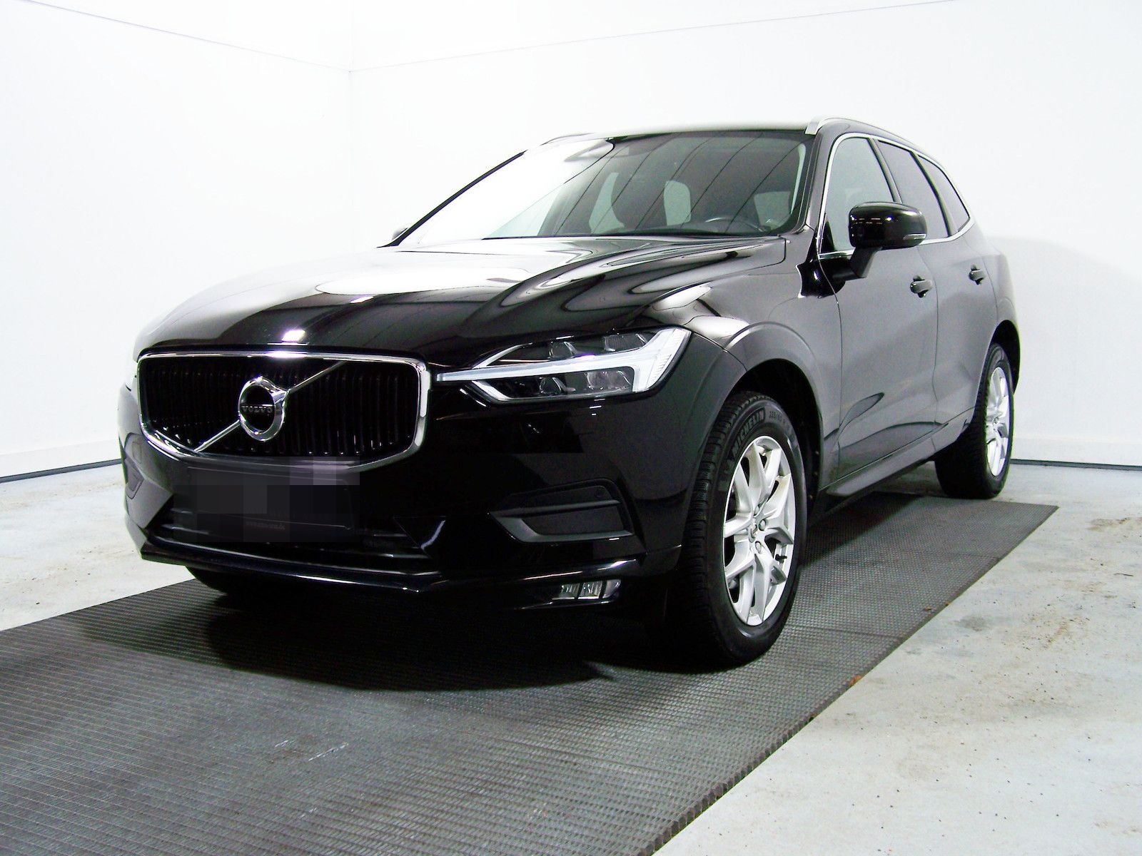 Volvo XC60 D4 Momentum Pro AUTOM LED+NAV+AMB+KAM+PDC foto 4