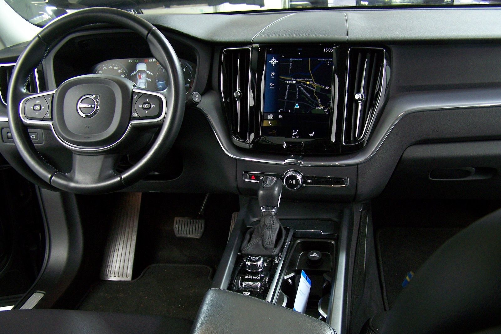 Volvo XC60 D4 Momentum Pro AUTOM LED+NAV+AMB+KAM+PDC foto 5