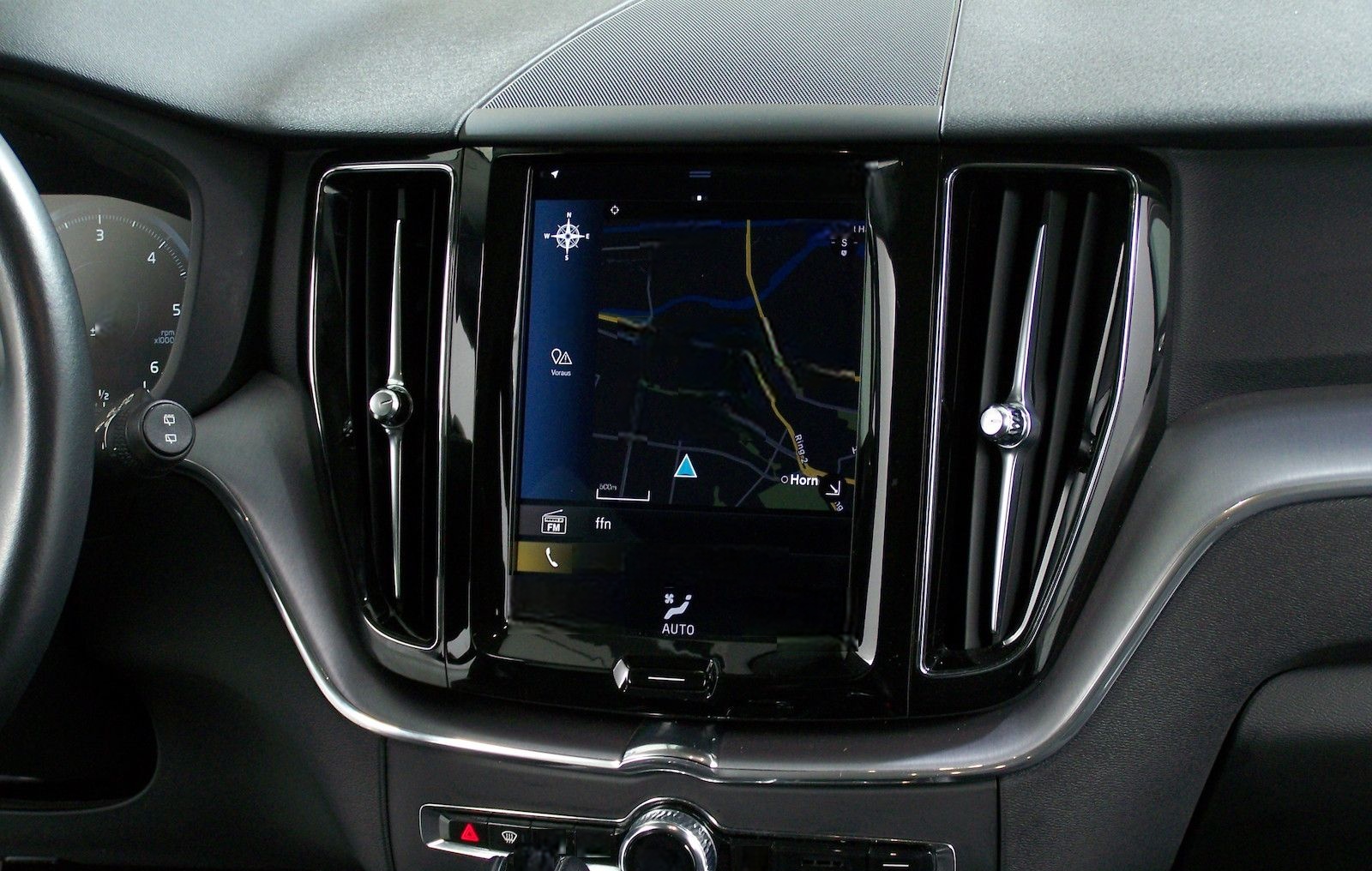 Volvo XC60 D4 Momentum Pro AUTOM LED+NAV+AMB+KAM+PDC foto 8