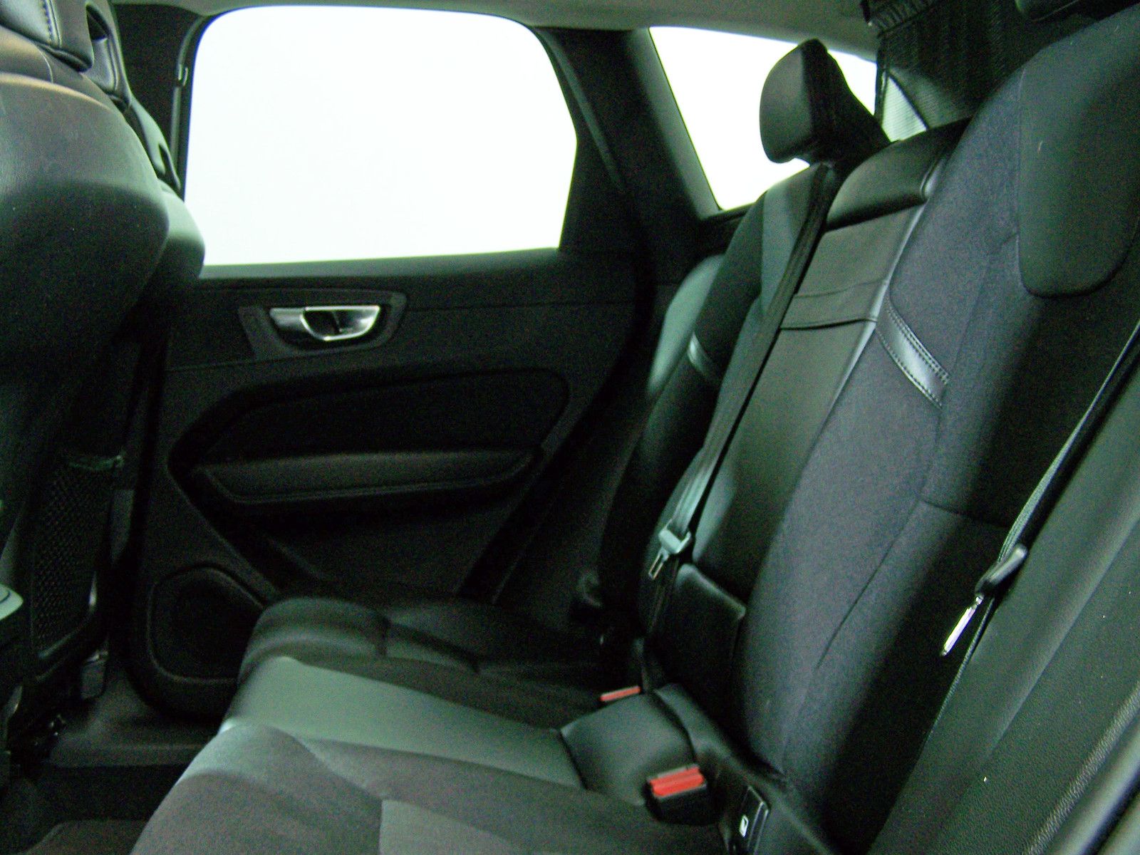 Volvo XC60 D4 Momentum Pro AUTOM LED+NAV+AMB+KAM+PDC foto 10