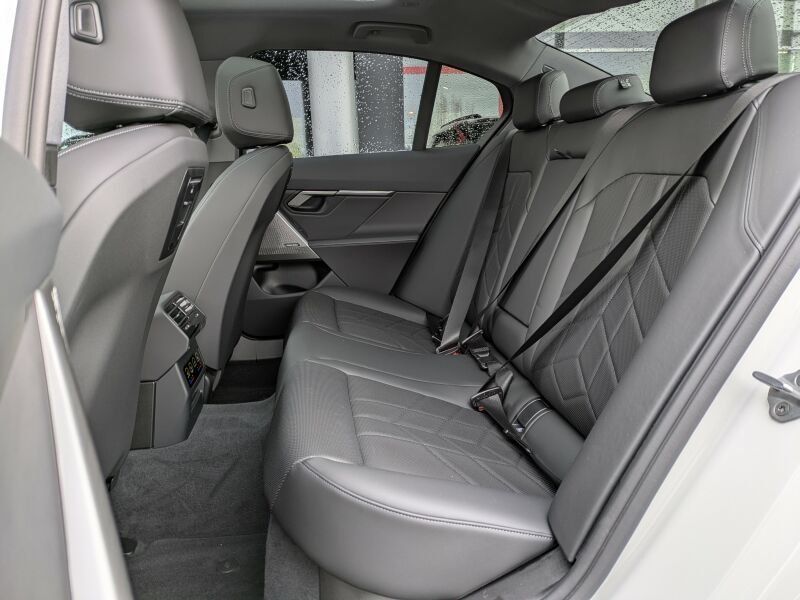 BMW 540d xDrive Lim. Standheizung. AHK. Glasdach foto 6