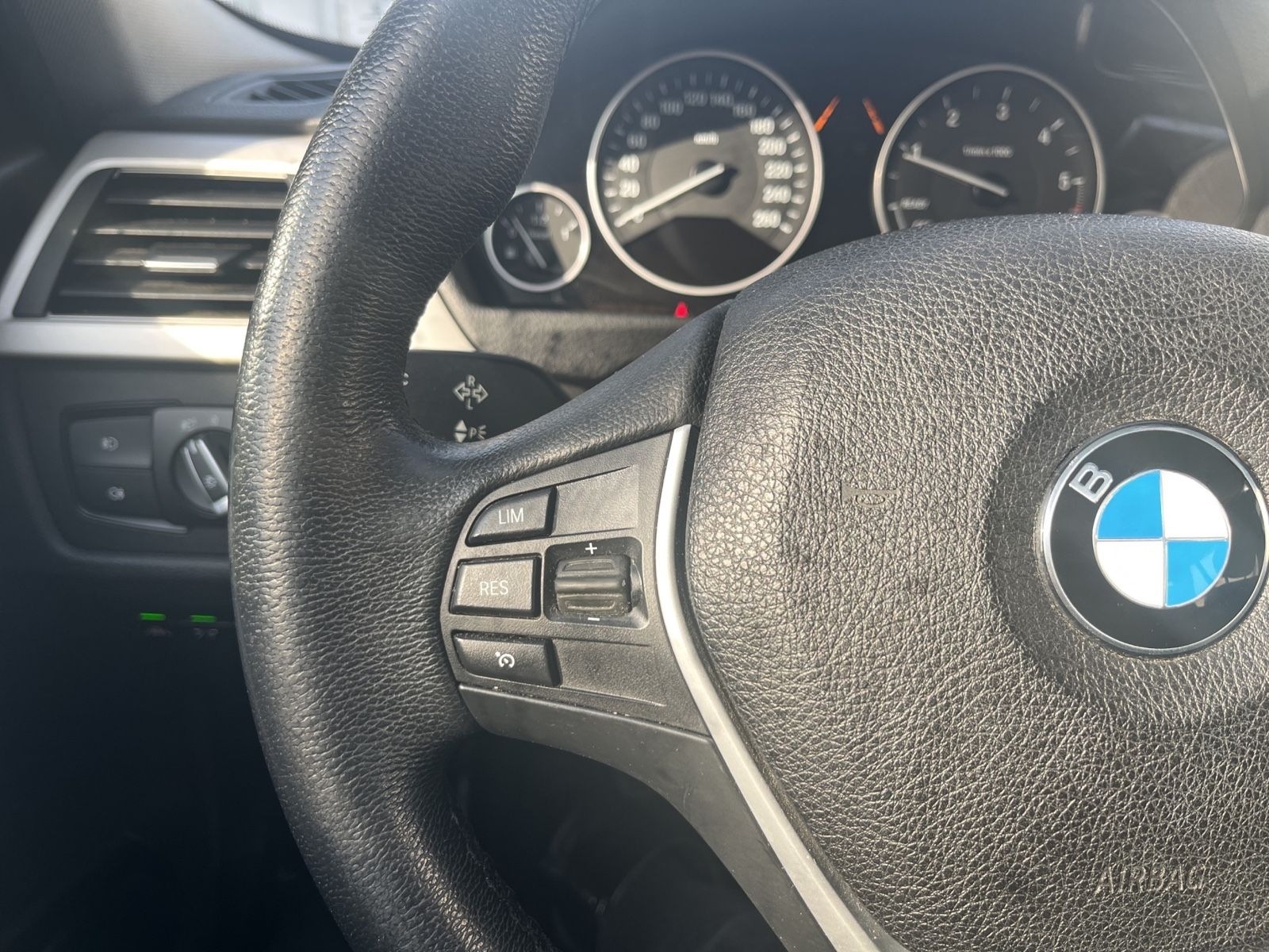 BMW 320 Touring Efficient Dynamics/ Navi / SHZ / AHK foto 16