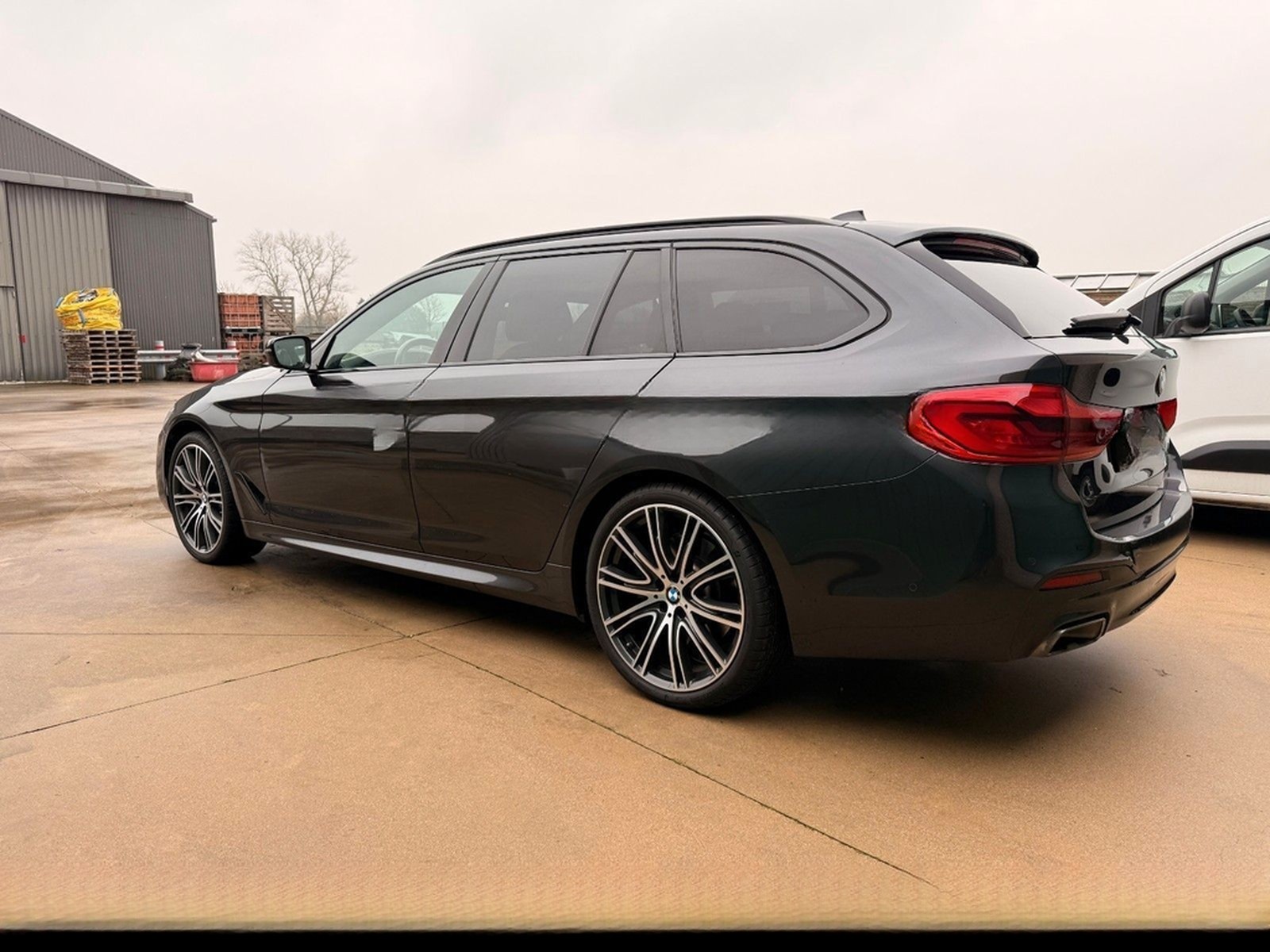 BMW 540 5 Touring 540 i xDrive M Sport foto 4
