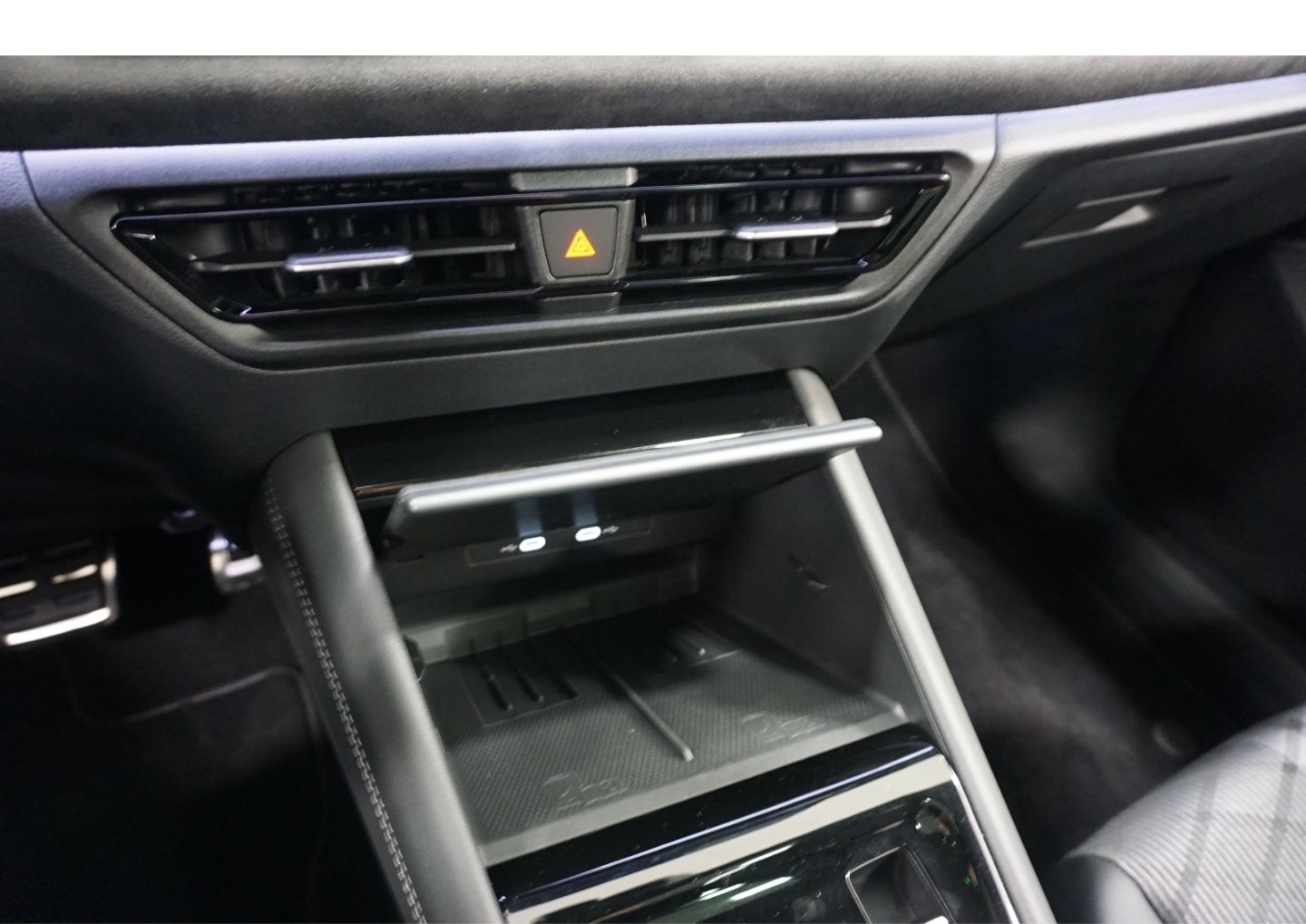 Volkswagen Tayron 2.0 TDI 4Motion R-Line DSG 7-Si. AHK Pano foto 22