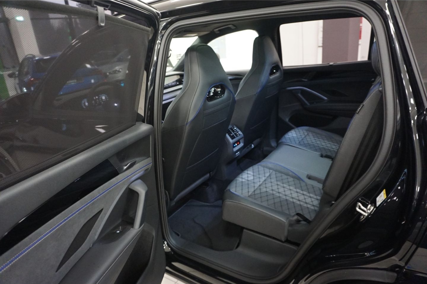 Volkswagen Tayron 2.0 TDI 4Motion R-Line DSG 7-Si. AHK Pano foto 25