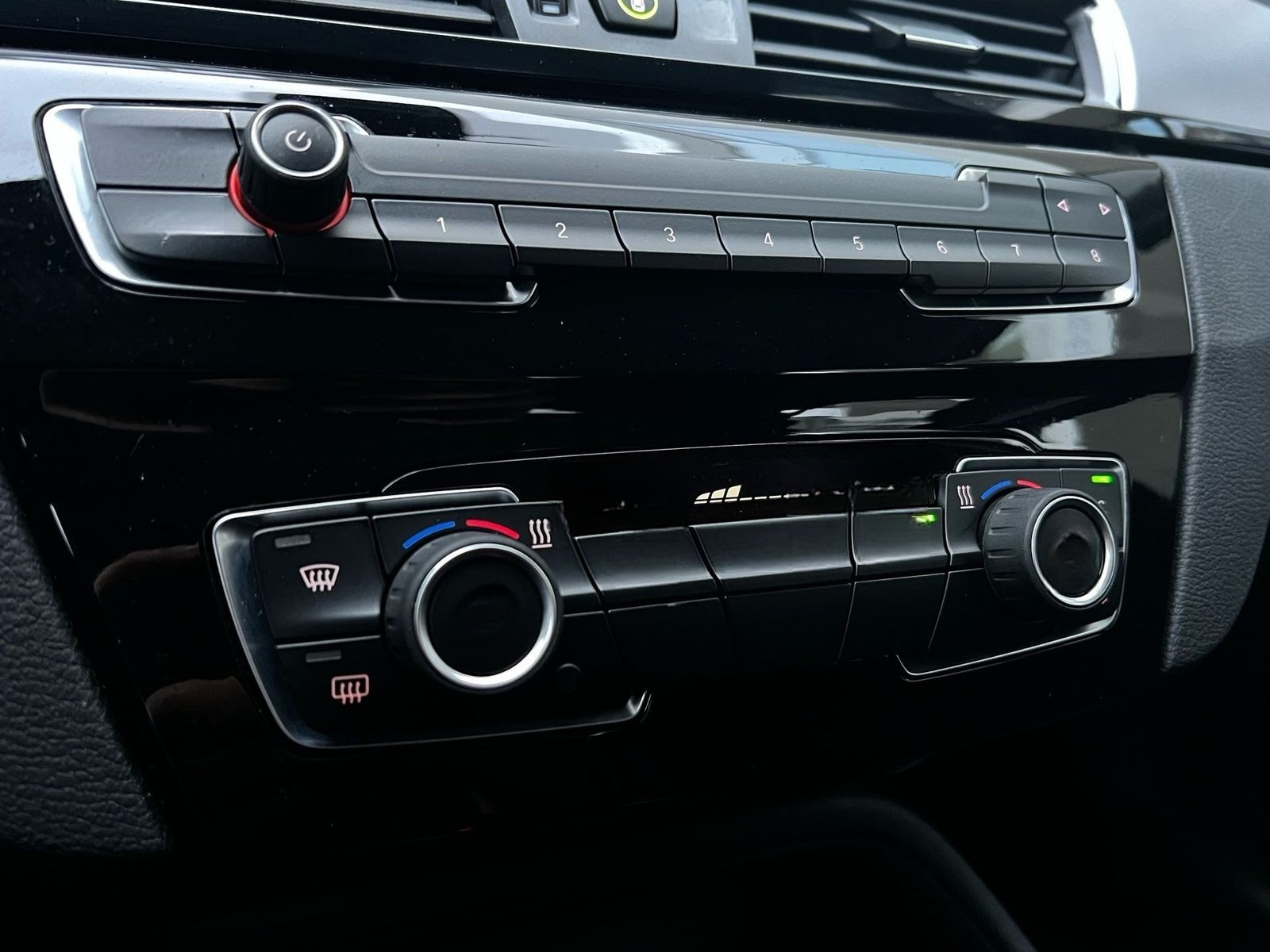 BMW X1 sDrive18i AHK RFK PDC DAB Parkass. Klima foto 12