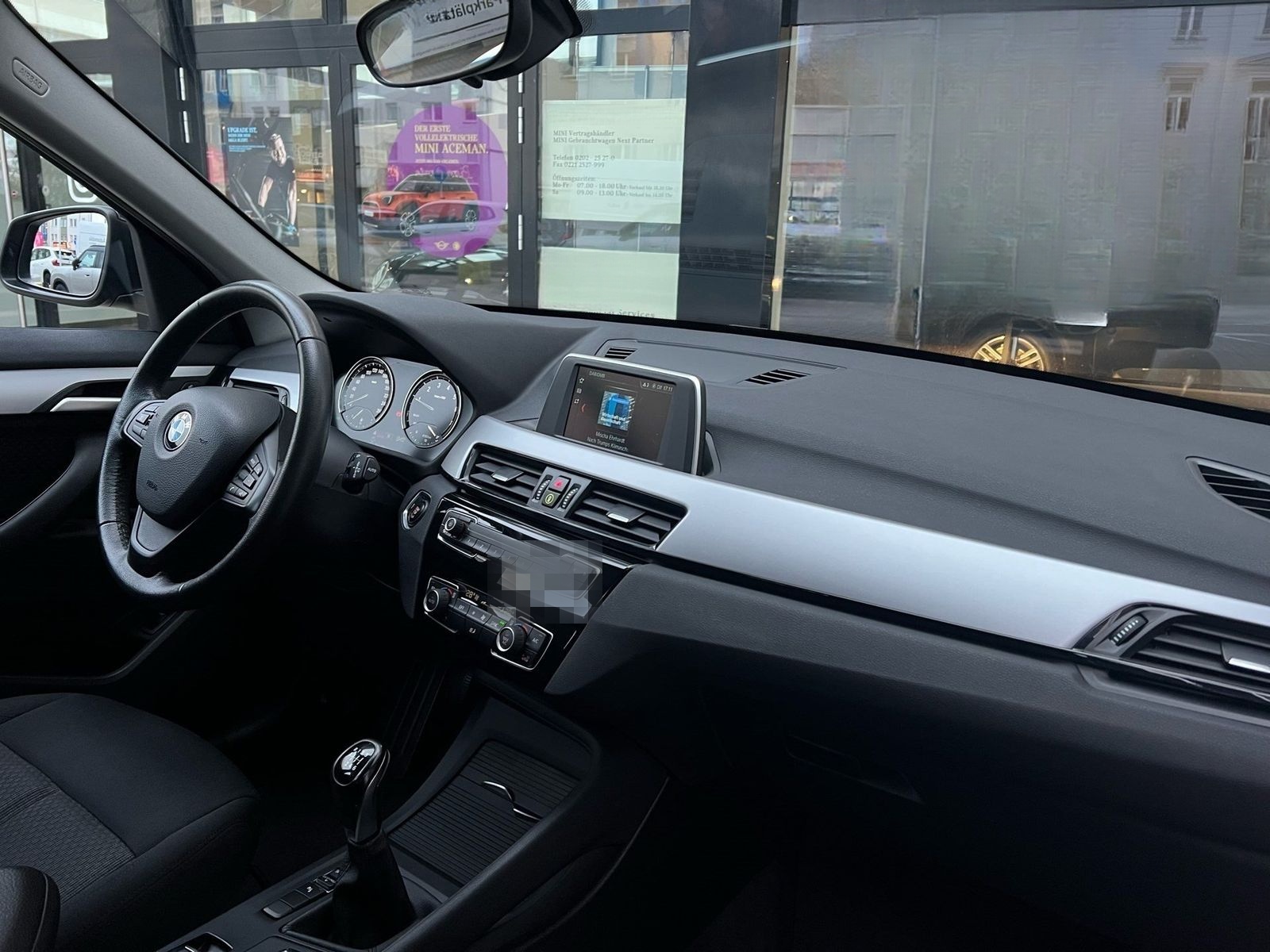 BMW X1 sDrive18i AHK RFK PDC DAB Parkass. Klima foto 5