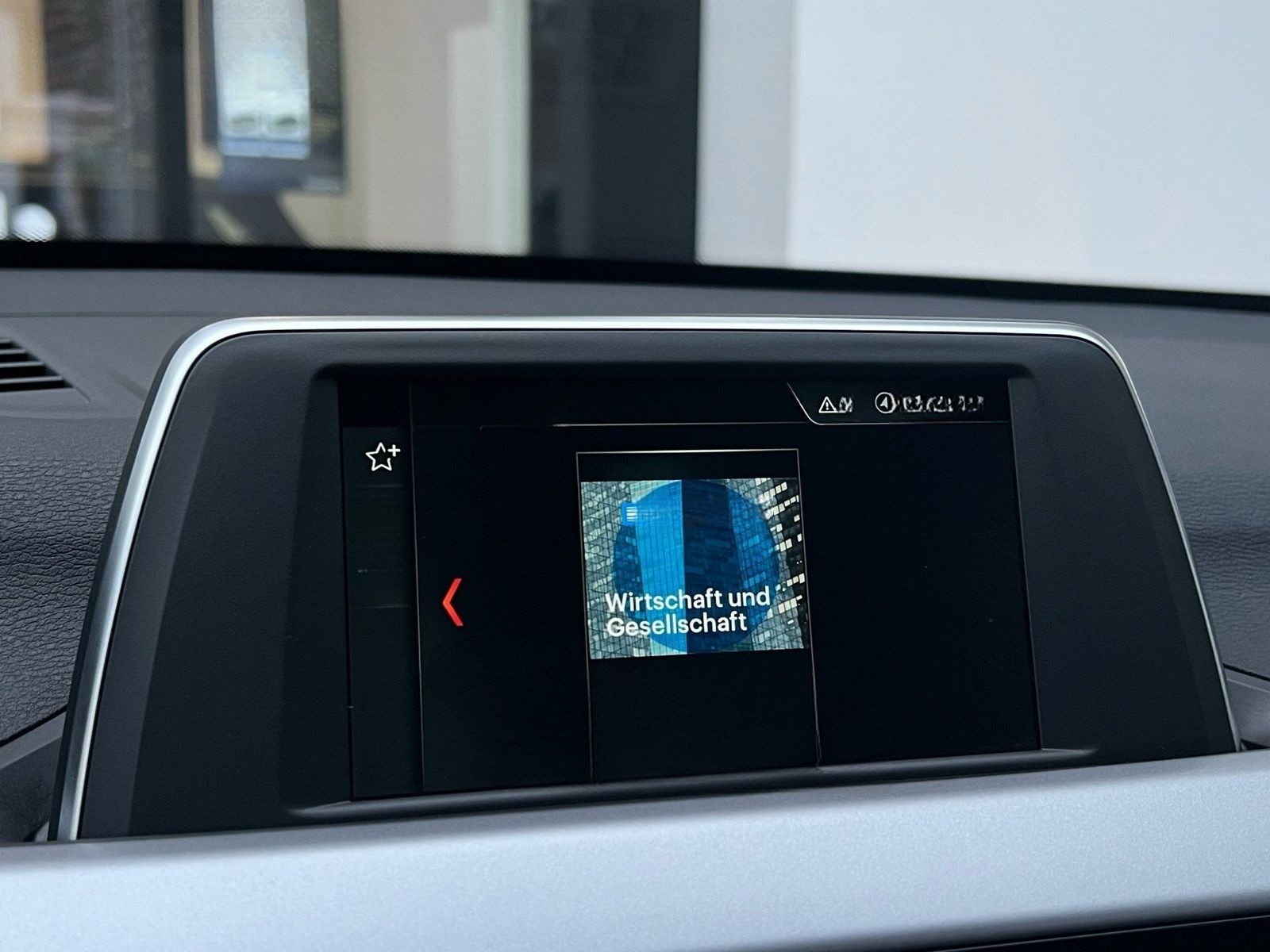 BMW X1 sDrive18i AHK RFK PDC DAB Parkass. Klima foto 10