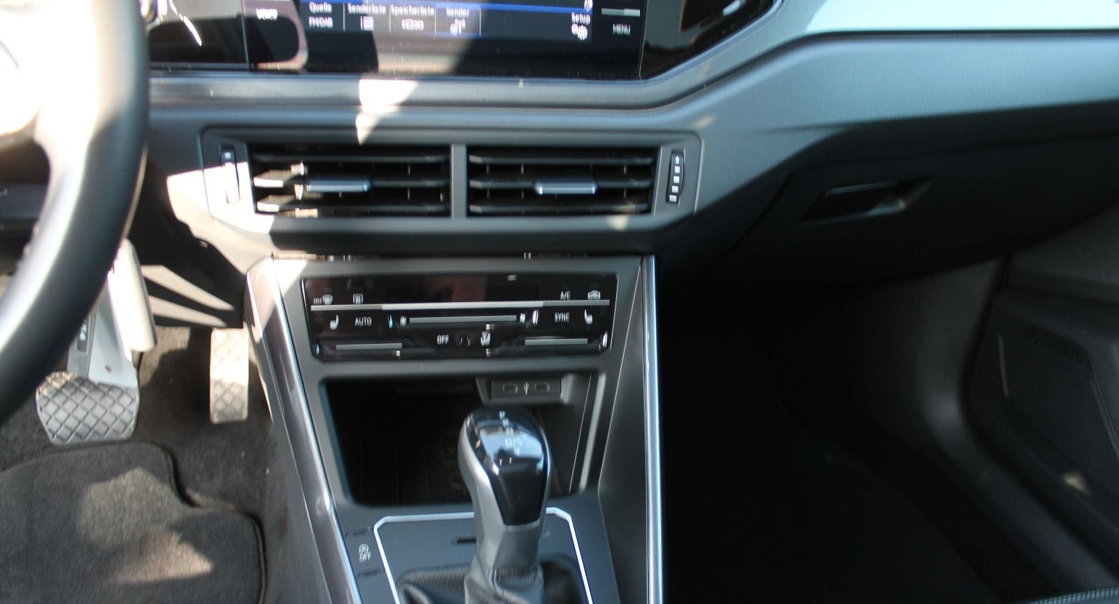 Volkswagen Taigo Style Pano DAB Kamera DSG Leder foto 16