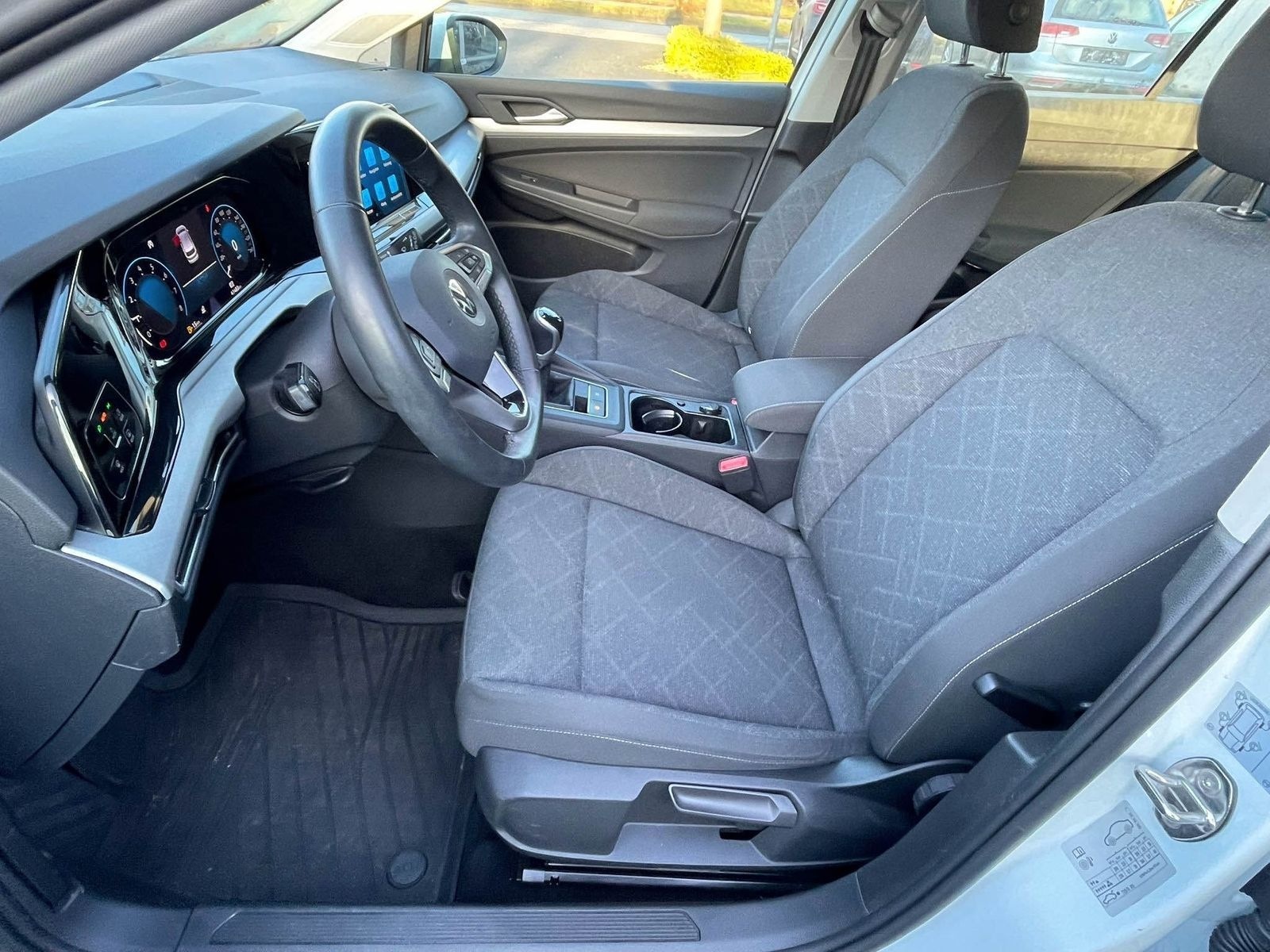 Volkswagen Golf VIII Lim. TSI CarPlay PDC ACC DAB foto 7