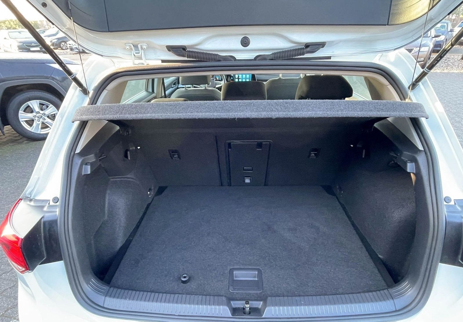Volkswagen Golf VIII Lim. TSI CarPlay PDC ACC DAB foto 9