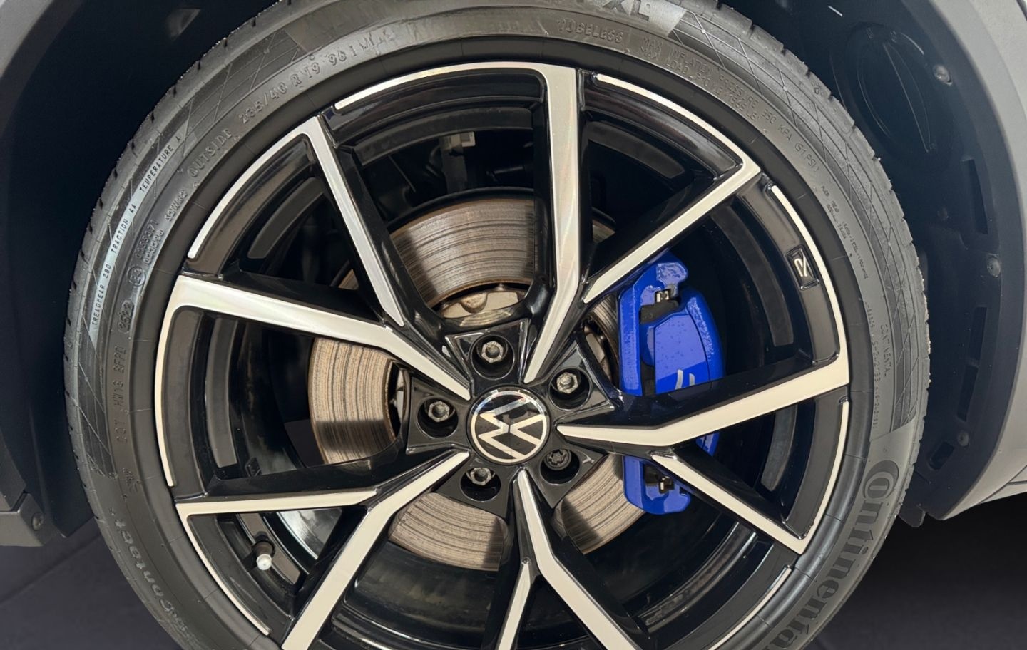 Volkswagen T-Roc R 2.0 TSI 4M DSG Black Style MATRIX/PANO/B foto 14