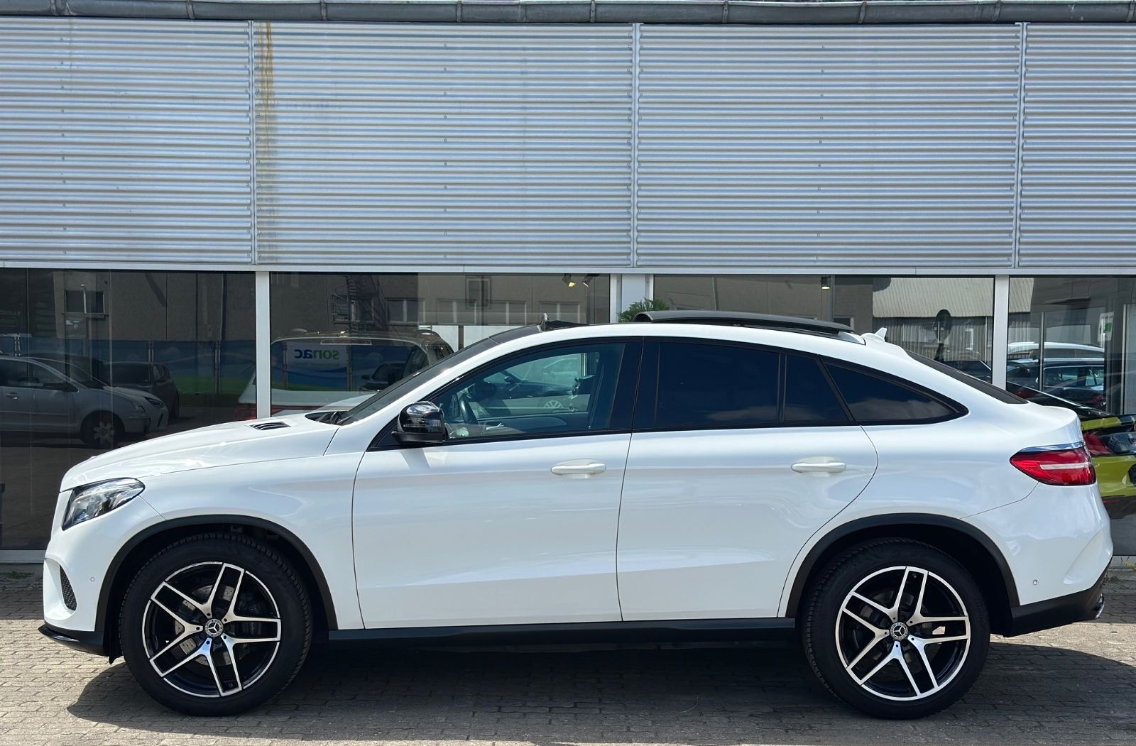 Mercedes-Benz GLE 350 d 4Matic | AMG Paket| Panorama | Kamera foto 2