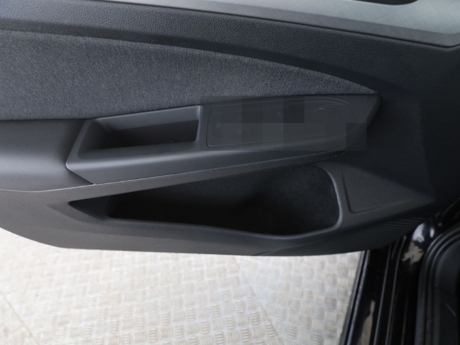 Volkswagen Golf VIII 1.5 TSI Life LED+RFK+Navi+AppleCar foto 12