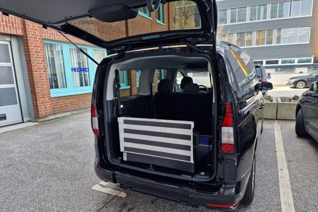 Volkswagen Caddy MAXI 1,5 TSI DSG Rollstuhlrampe foto 7