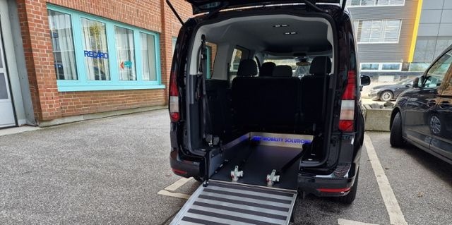 Volkswagen Caddy MAXI 1,5 TSI DSG Rollstuhlrampe foto 8