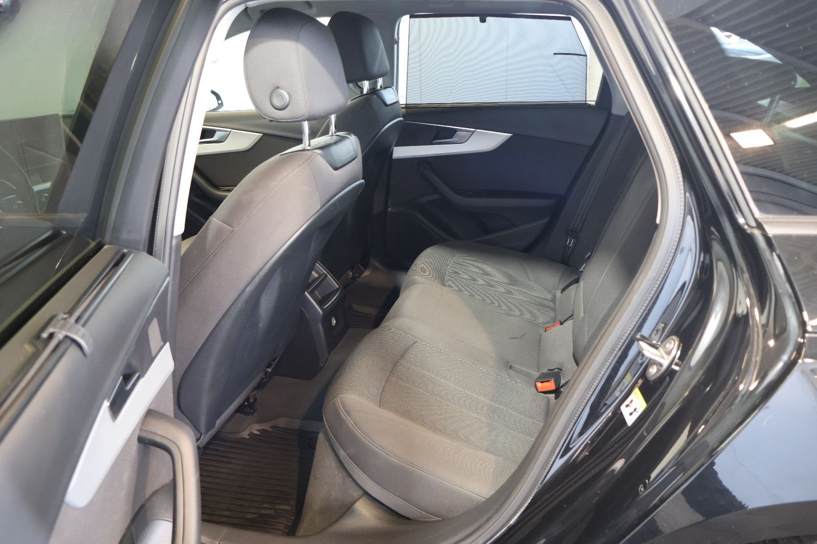 Audi A4 Avant 35 TFSI NAVI+CARPLAY+KEY+LED+17" foto 12