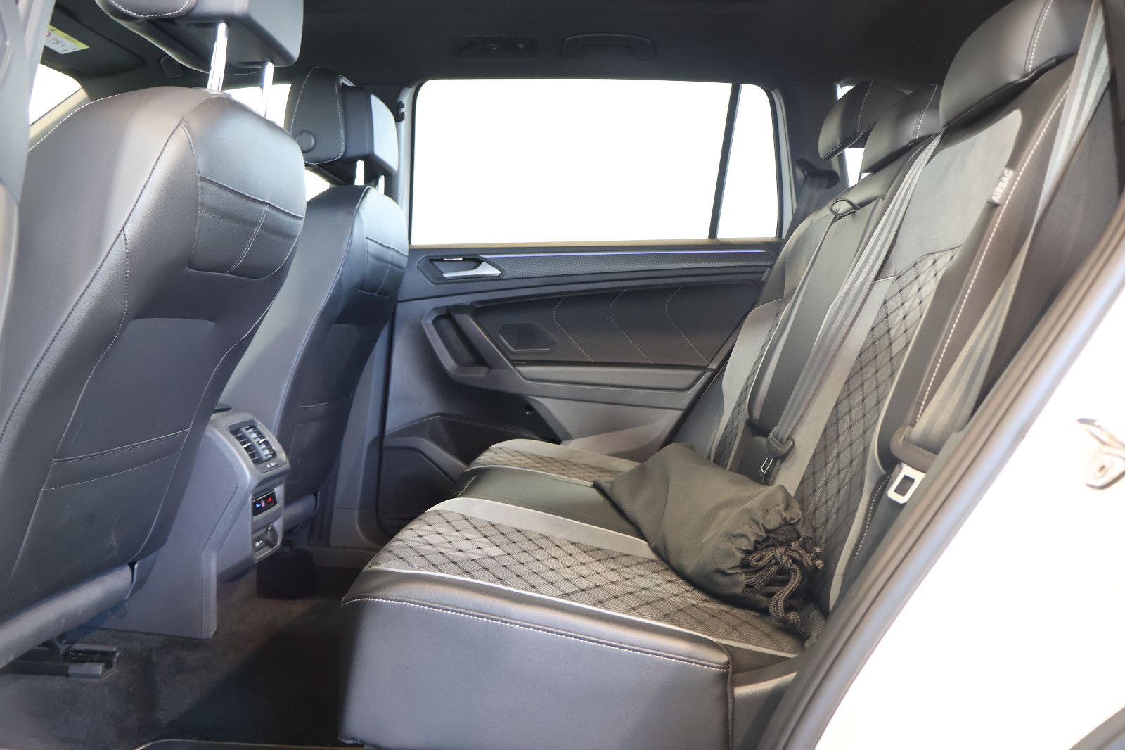 Volkswagen Tiguan Allspace R-Line 2.0 TDI 4M HUD+PANO+AHK foto 16