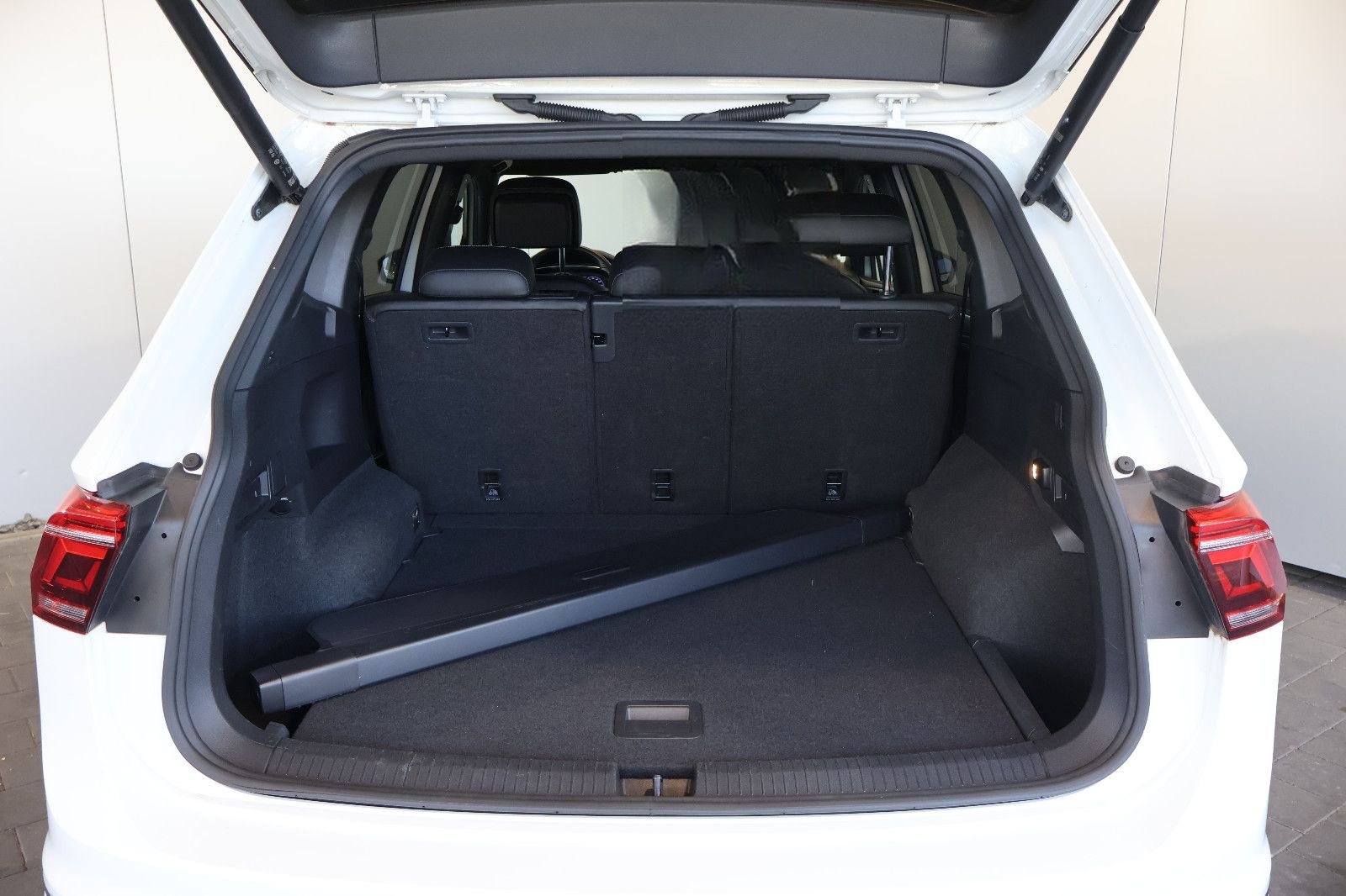 Volkswagen Tiguan Allspace R-Line 2.0 TDI 4M HUD+PANO+AHK foto 17