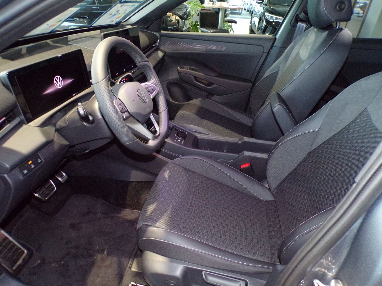 Volkswagen T-ROC 1.5 TSI DSG R-LINE / PANO+MATRIX+HEAD UP foto 11