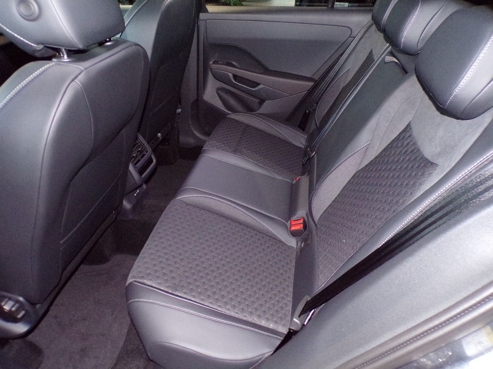 Volkswagen T-ROC 1.5 TSI DSG R-LINE / PANO+MATRIX+HEAD UP foto 22