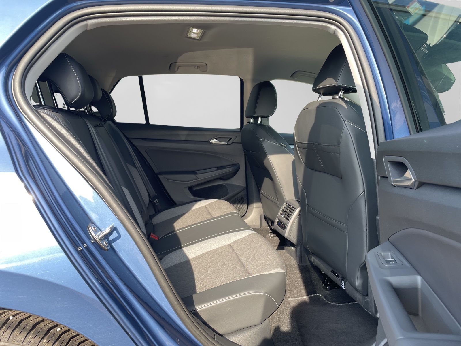 Volkswagen Golf 2.0 TDI DSG GOAL AHK KAMERA NAVI SITZHZ foto 6