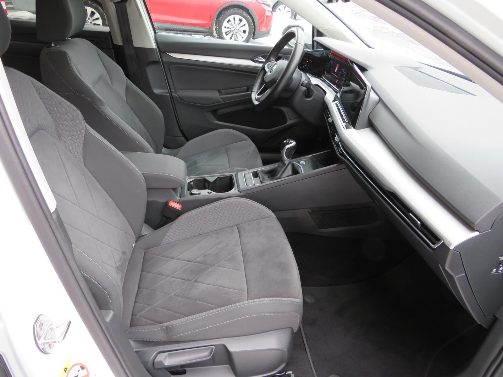 Volkswagen Golf VIII 1.5 TSI Life Navi Ganzjahr LED Parkh. foto 13