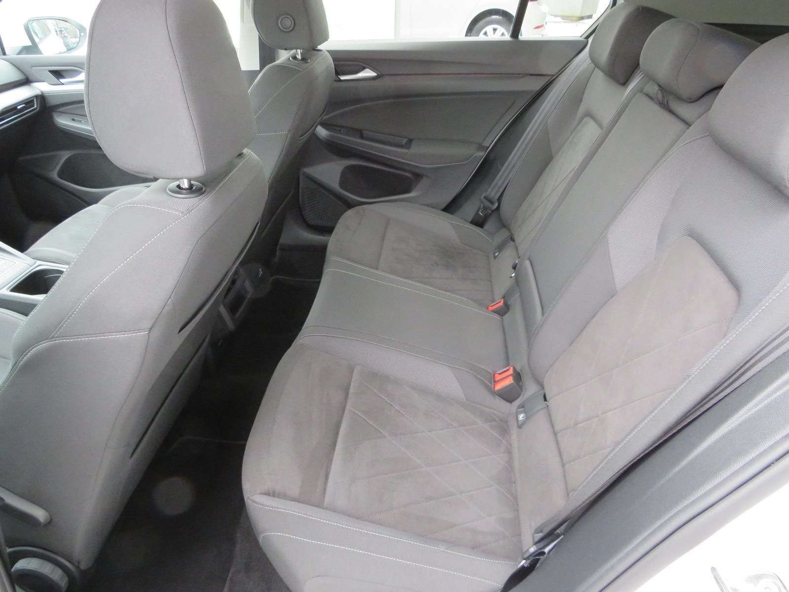 Volkswagen Golf VIII 1.5 TSI Life Navi Ganzjahr LED Parkh. foto 14