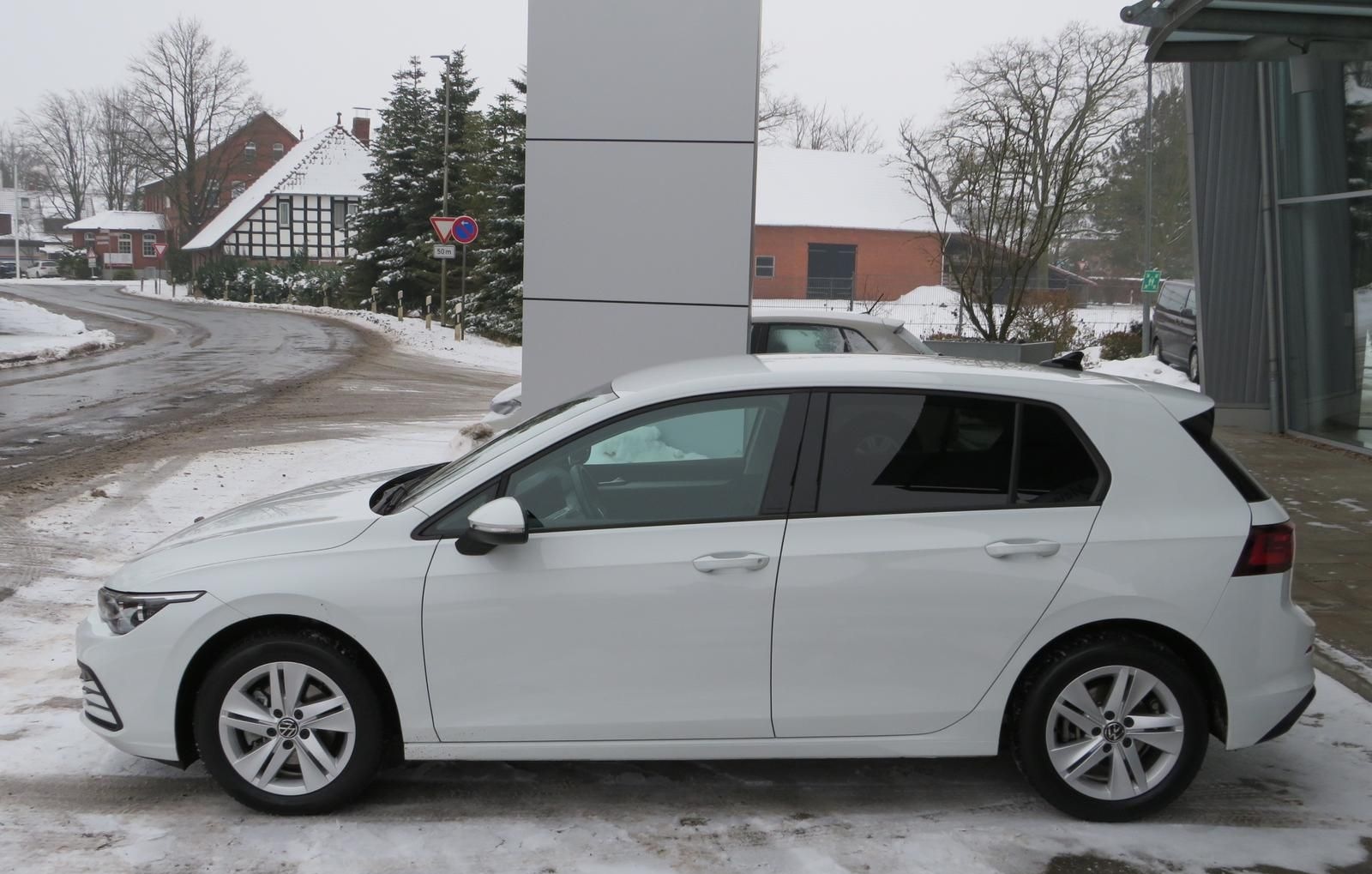 Volkswagen Golf VIII 1.5 TSI Life Navi Ganzjahr LED Parkh. foto 5