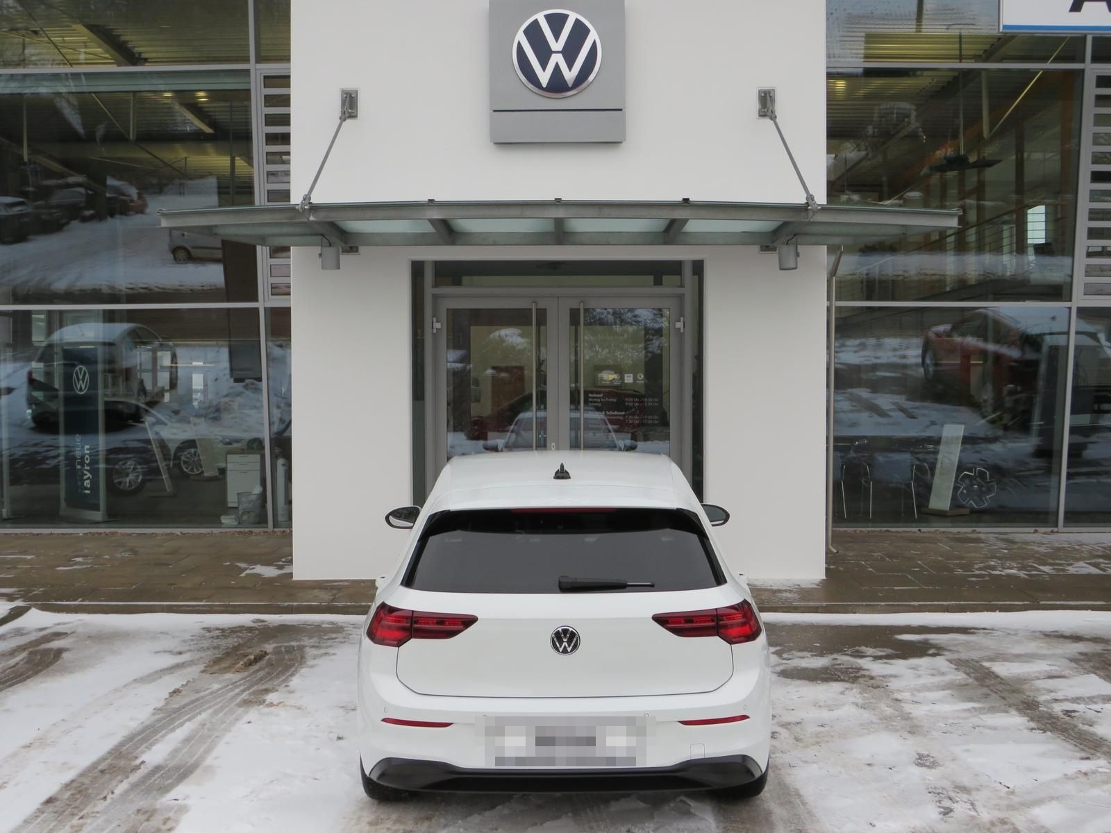 Volkswagen Golf VIII 1.5 TSI Life Navi Ganzjahr LED Parkh. foto 6