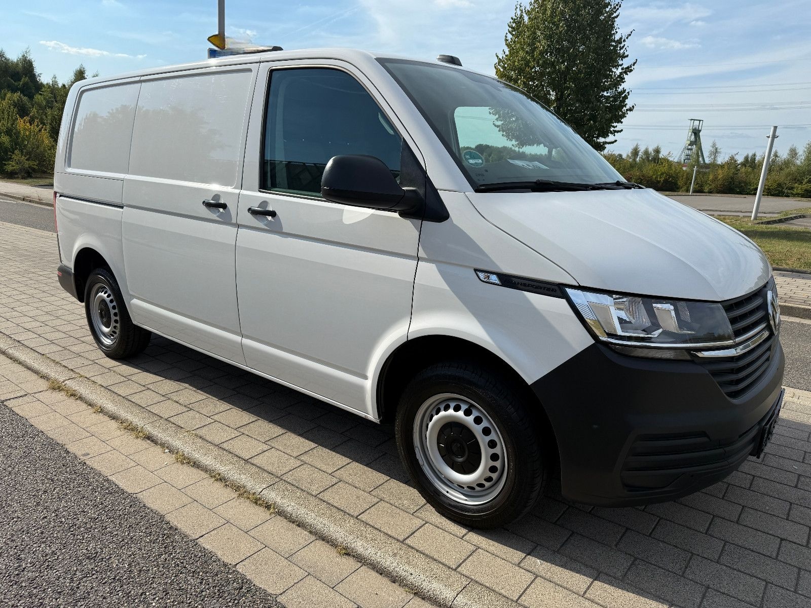 Volkswagen T6.1 Transporter Kasten FWD + Navi + Klima + 1. foto 2