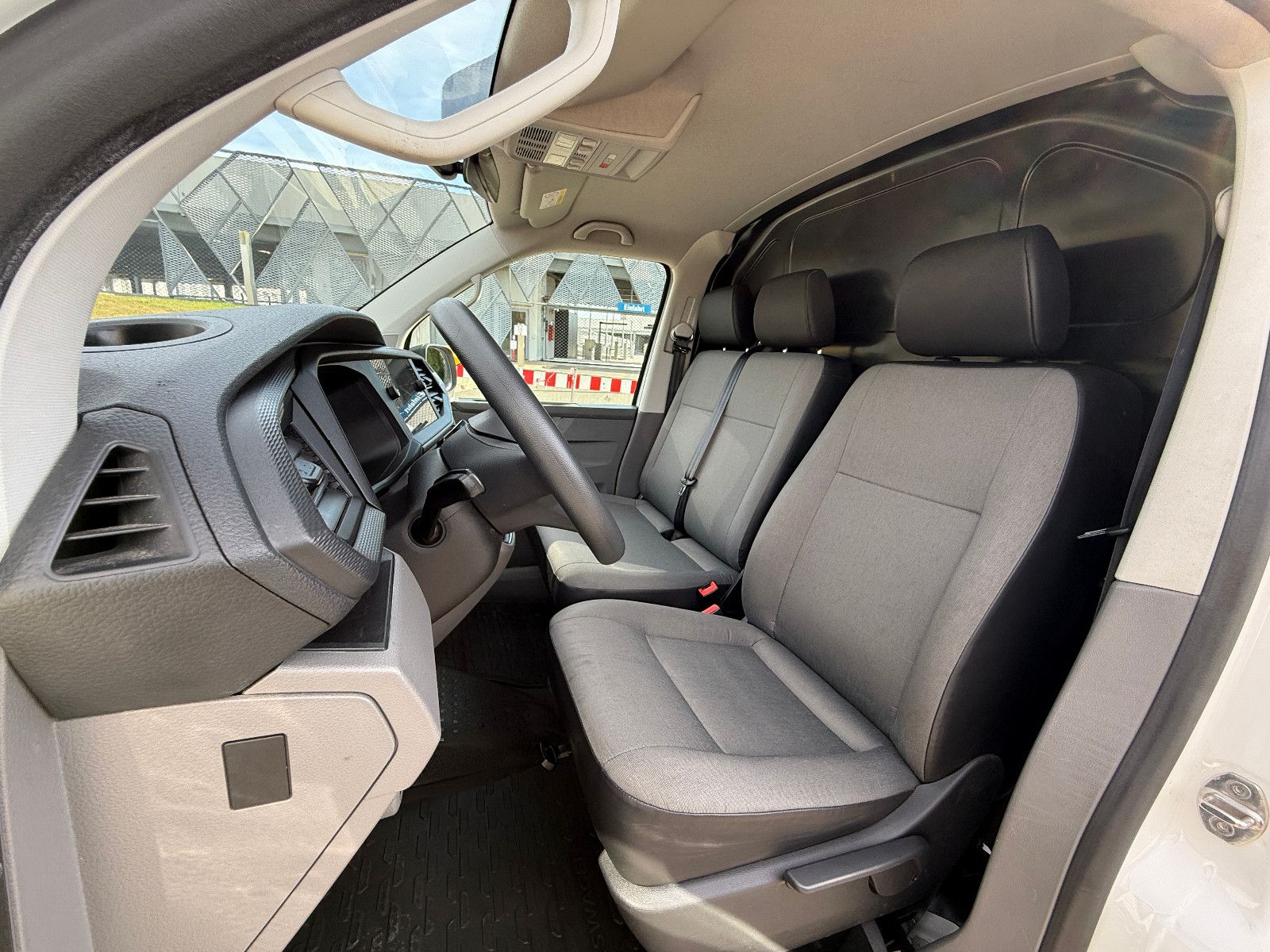 Volkswagen T6.1 Transporter Kasten FWD + Navi + Klima + 1. foto 12