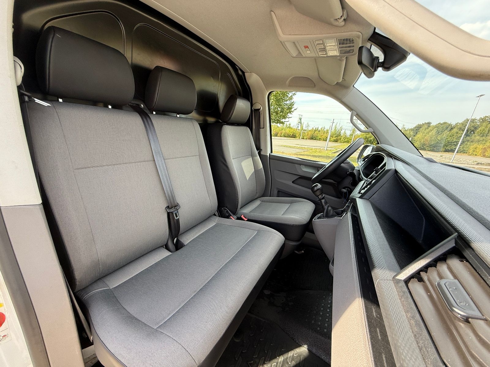 Volkswagen T6.1 Transporter Kasten FWD + Navi + Klima + 1. foto 13