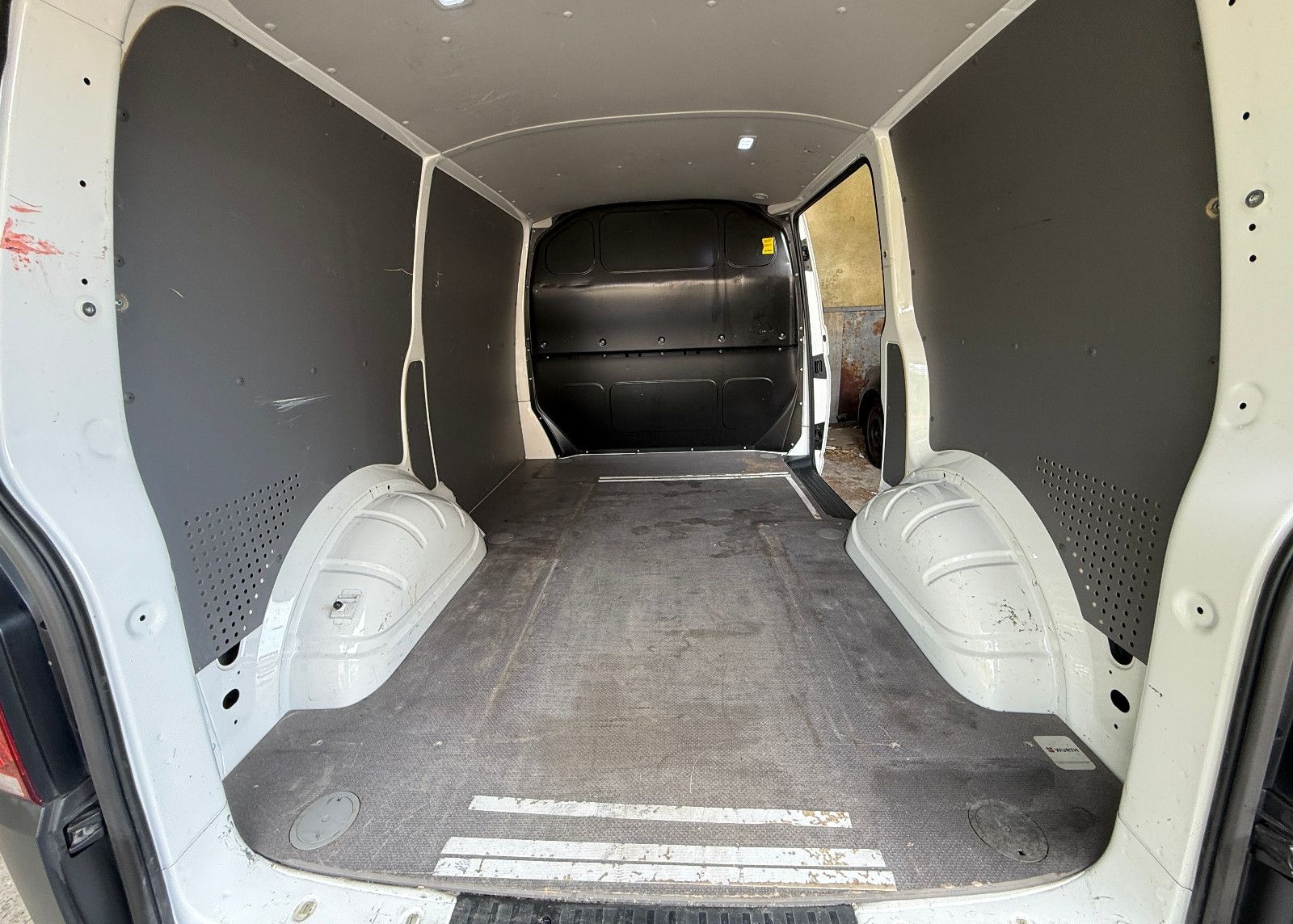 Volkswagen T6.1 Transporter Kasten FWD + Navi + Klima + 1. foto 18