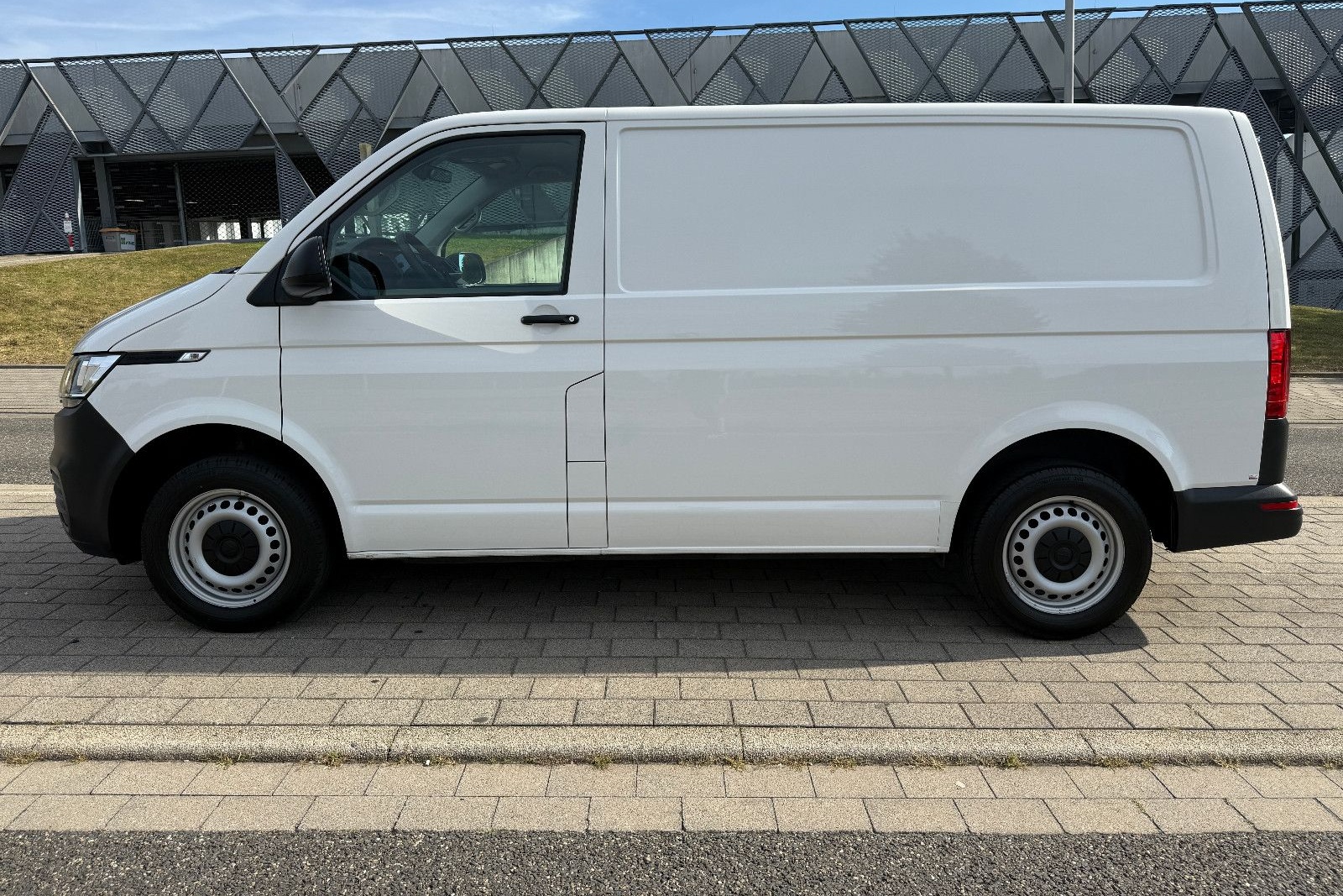 Volkswagen T6.1 Transporter Kasten FWD + Navi + Klima + 1. foto 8
