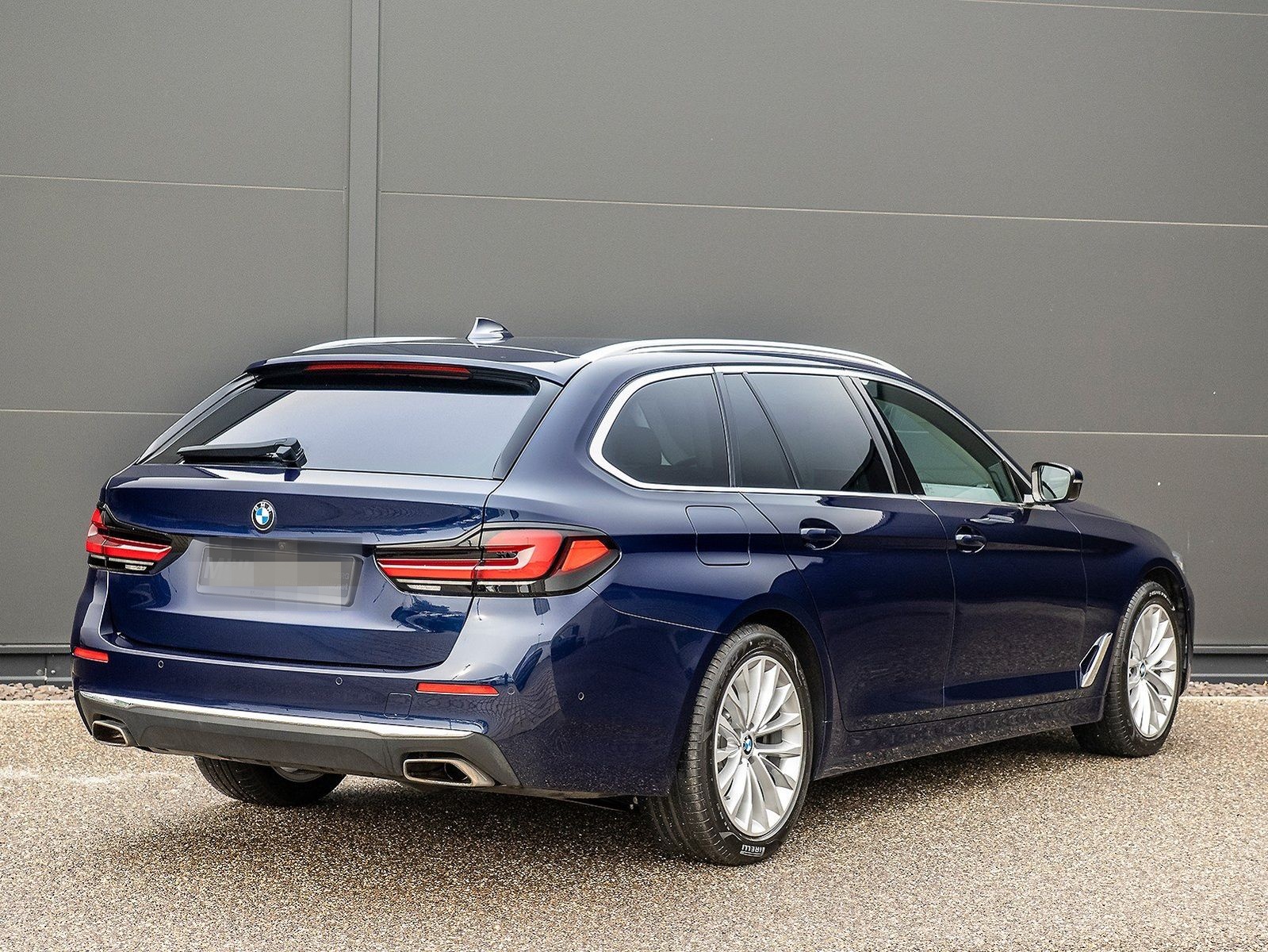 BMW 530d xDrive T. Luxury Line ACC HUD SoftClose Kam foto 2
