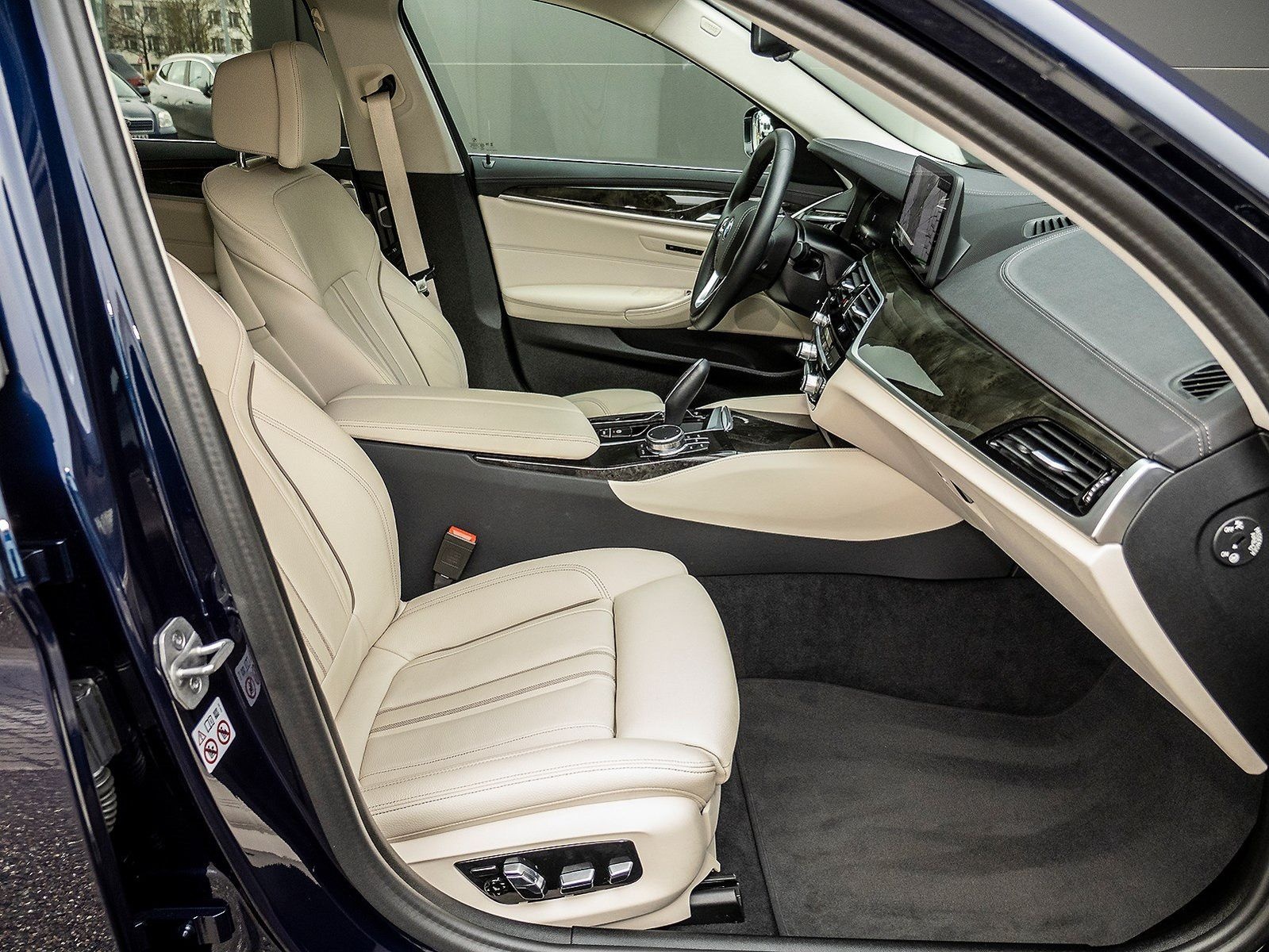 BMW 530d xDrive T. Luxury Line ACC HUD SoftClose Kam foto 4